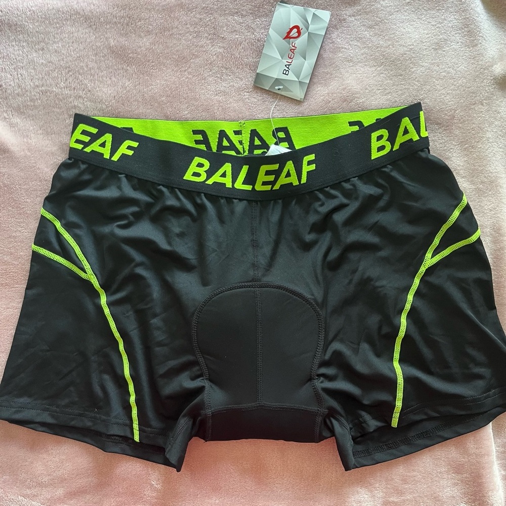Baleaf NWT Black and Neon Green Cycling Shorts 3XL